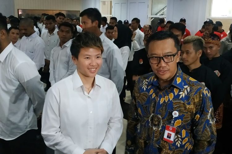 Peraih medali emas Olimpiade Rio 2016 dari cabang olahraga bulu tangkis, Liliyana Natsir, bertemu dengan Menpora Imam Nahrawi di Auditorium Wisma Kemenpora, Jakarta, Selasa (2/4/2019).