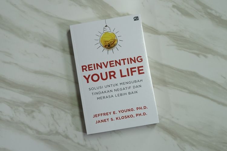 Buku Reinventing Your Life karya Jeffrey Young dan Janet Klosko yang diterbitkan Gramedia Pustaka Utama (GPU).