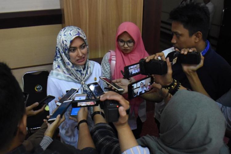 Bupati Luwu Utara, Indah Putri Indriani ditemui wartawan usai menghadiri Rakor Pemberantasan Korupsi Terintegritas di Aula Kantor Gubernur Sulawesi Selatan, Rabu (14/2/19).