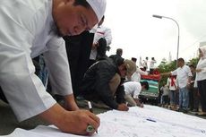 Demo Kecurangan Pilpres di MK Diwarnai Spanduk Prabowo