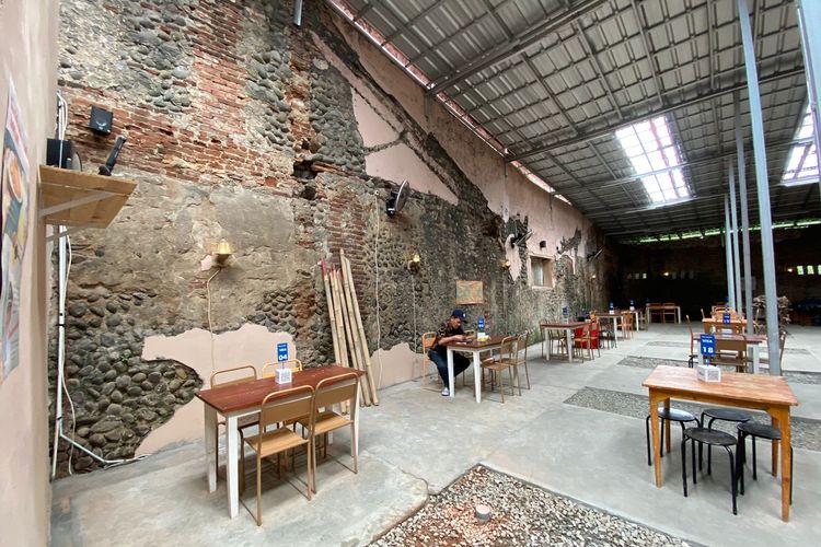 Tempat ngopi dan nongkrong bernuansa jadul di Penalama Coffee, Bogor. 