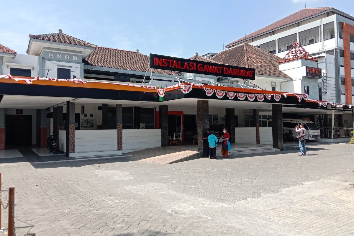 IGD RSUD Jombang, tempat dua korban dengan luka berat akibat tertabraknya Mobil Daihatsu Luxio berpenumpang 8 orang oleh KA Rapih Dhoho, di Perlintasan sebidang tak terjaga tersebut berada di KM 85 antara stasiun Jombang - Sembung.