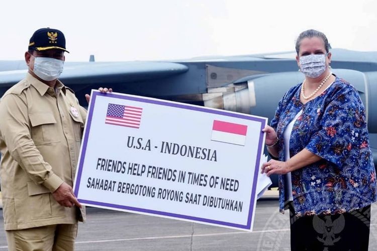 Indonesian Defense Minister Prabowo Subianto and US Embassy Charge dAffaires Heather Variava receives the first of 1000 ventilators from the United States