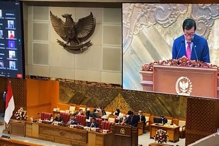 Menteri Hukum dan HAM Yasonna Laoly dalam rapat paripurna pengesahan RKUHP di DPR RI, Senayan, Jakarta, Selasa (6/12/2022). 