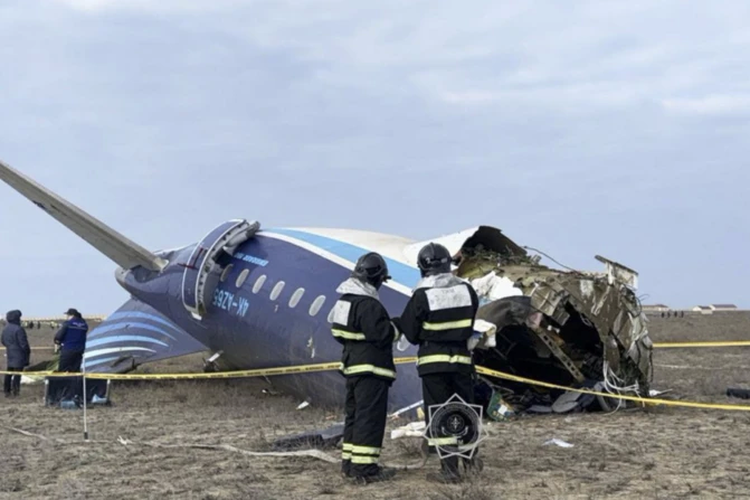 Dugaan Penyebab Pesawat Azerbaijan Airlines Jatuh, Kenapa Memutar ke Laut Kaspia?