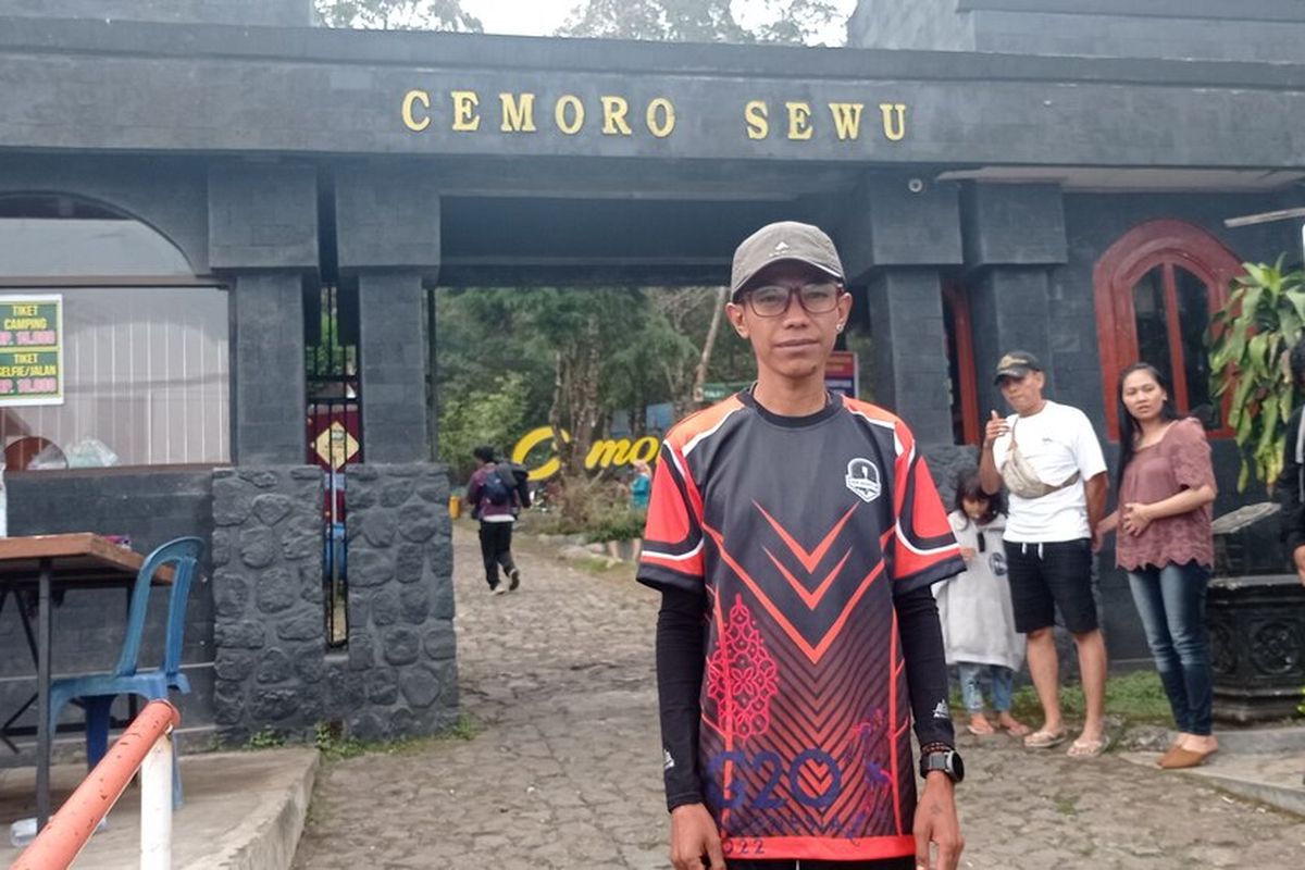 Sempat koma karena menderita sakit paru paru, relawan di jalur pendakian Gunung Lawu melakukan lari marathon dari Pos Cemoro Sewu ke Monas. Kegiatan tersebut untuk membantu para penyintas kanker.