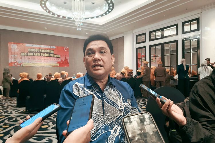 Founder Yayasan Bangun Sehat Indonesiaku (YBSI) Kolonel Laut (K) Dr. dr. Hisnindarsyah menggelar Baksos Kesehatan dan Tali Asih, Peduli Veteran HUT Kemerdekaan yang berlangsung di salah satu ruang pertemuan Hotel Ciputra Surabaya, Minggu (10/8/2025) siang.