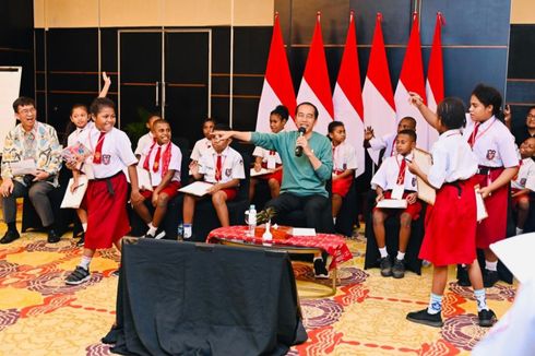 Bertemu Anak-anak Papua, Jokowi Berikan Kuis Matematika Berhadiah Sepeda