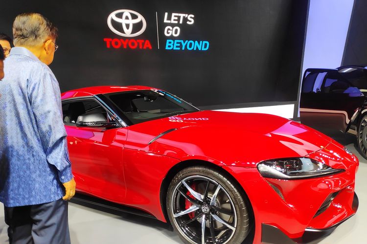 Wapres Jusuf Kalla terkejut dengan banderol mobil baru Toyota Supra di GIIAS 2019.