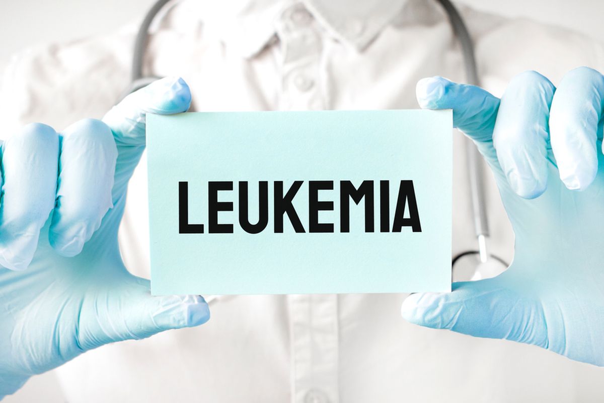 Leukemia adalah kanker darah yang ditandai pertumbuhan sel darah abnormal yang cepat di sumsum tulang. Penyakit ini membuat orang mudah terinfeksi.