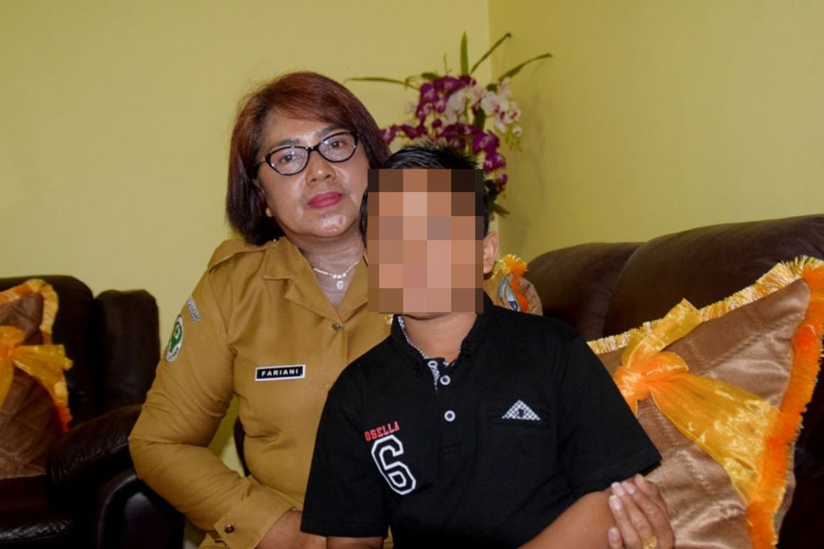 Karena harta warisan, seorang ibu di Kota Baubau, Sulawesi Tenggara, Fariani (51), digugat oleh tiga orang anak kandungnya sendiri. Ketiga anaknya menuntut harta warisan berupa beberapa bidang hektar tanah sekitar Rp 15 miliar dan rumah milik Fariani dan almarhum suaminya, Ipda Purnawirawan Matta.