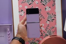 Kesan Pertama Menggenggam Samsung Galaxy Z Flip 4, Ponsel Cantik yang Ringkas dan Fungsional