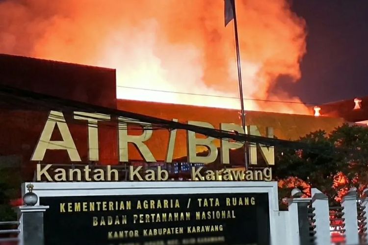 Kantor ATR/BPN Karawang Kebakaran, Wamen Ossy Minta Warga Tak Panik
