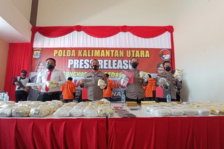 Prescon pengungkapan sabu sabu seberat 126,6 Kg dengan 5 TSK di Mapolda Kaltara. Operasi narkoba dikendalikan dari dalam Lapas Bontang Kaltim