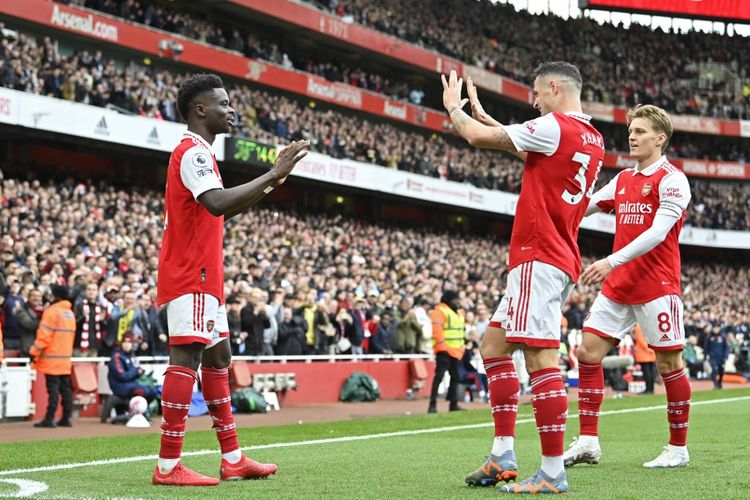 Para pemain Arsenal merayakan gol Bukayo Saka ke gawang Crystal Palace pada laga lanjutan Liga Inggris di Stadion Emirates, London, pada Minggu (19/3/2023). Terkini, Arsenal akan melawan West Ham pada pekan ke-21 Liga Inggris 2022-2023. Artikel ini memuat jadwal Liga Inggris. 