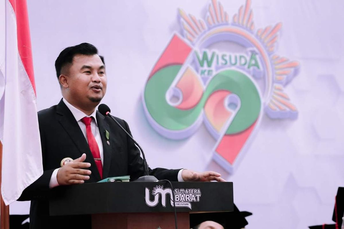 Bupati Dharmasraya Sutan Riska Tuanku Kerajaan dalam salah satu kesempatan.