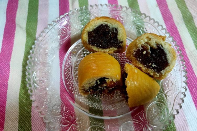 Kue gendu isi durian dari Gendu Tempo Doeloe di Surabaya. 