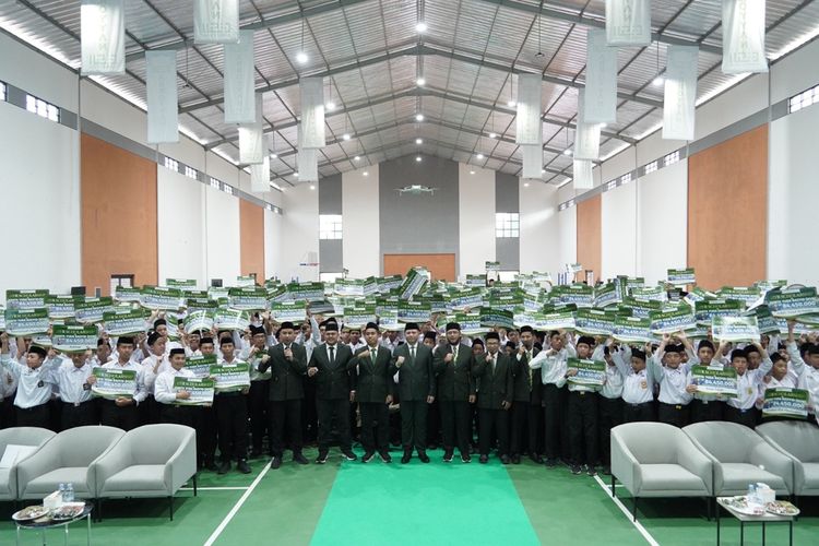 Hadirkan Sekolah Unggulan Berkarakter, Hanta Yuda Rasyid Beri 516 Beasiswa Berprestasi