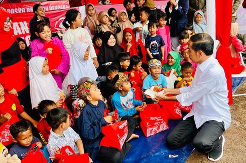 Jokowi Kembali Temui Korban Gempa Cianjur, Kali Ini Bawakan Nasi dan Ayam 