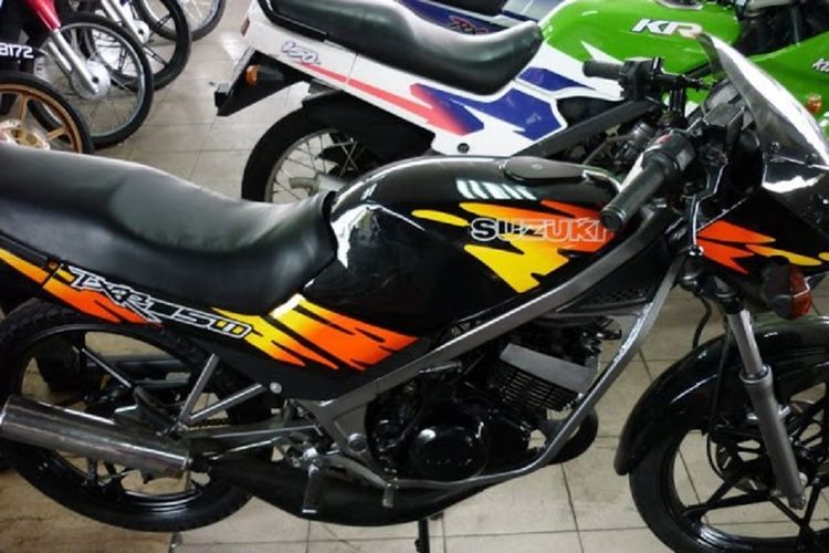 Suzuki TXR, sepeda motor sport 2-Tak 150 yang pernah beredar di Malaysia era 1990-an. Motor ini menggunakan tipe mesin yang sama dengan RGR yang beredar di Indonesia.