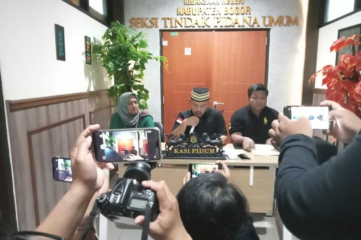 Kejaksaan Negeri (Kejari) Cibinong, Bogor, Jawa Barat, saat memberikan keterangan dalam kasus pemalsuan sertifikat tanah PT Sentul City Tbk, Senin (24/4/2023)