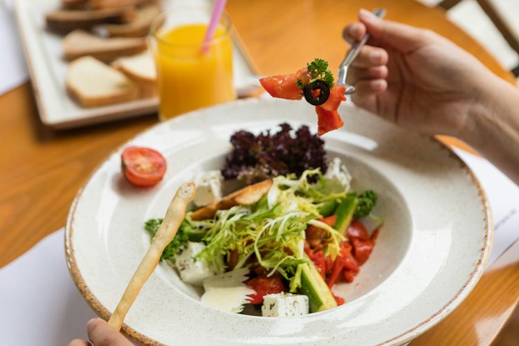 Mengapa Salad Sering Jadi Hidangan Pembuka?