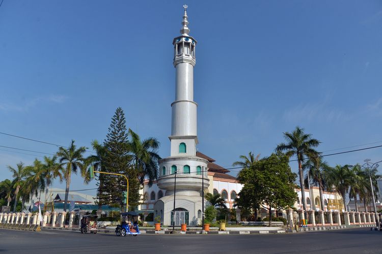 Gorontalo, Gorontalo Province Indonesia 10/30/2014 The Great Mosque of Baiturrahim is one of the oldest and largest mosques in Gorontalo Province. Built in 1728 it is located in the center of Gorontal
