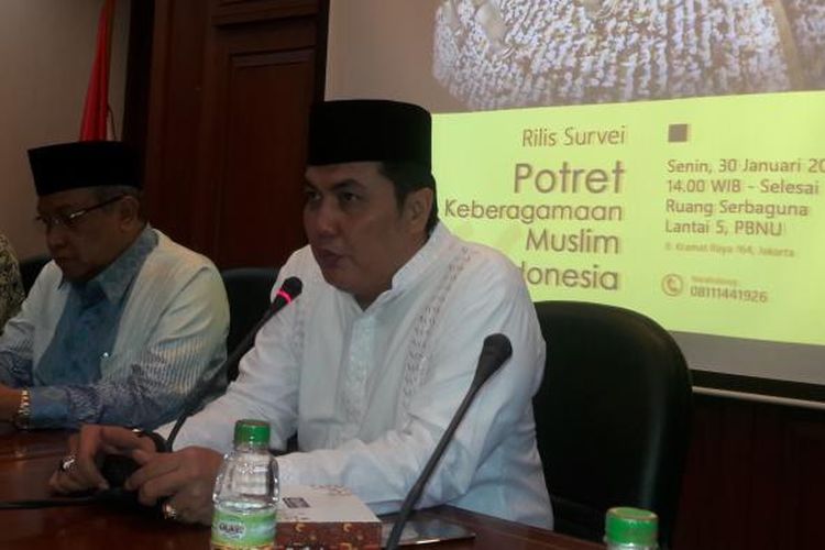 Ketua PBNU Said Aqil Seeradj (kiri) saat menghadiri rilis survey kondisi Islam di Indonesia di Kantor PBNU, Jakarta Pusat, Senin (30/1/2017).