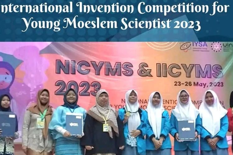 Dua siswa MAN 4 Jakarta berhasil meraih medali emas dalam ajang International Invention Competition for Young Moslem Scientists (IICYMS).