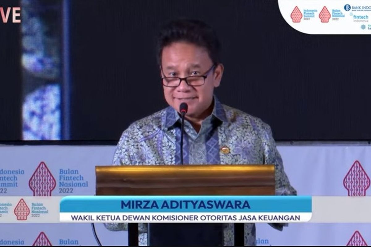 Wakil Ketua Dewan Komisioner OJK Mirza Adityaswara saat acara Closing Ceremony 4th Indonesia Fintech Summit dan Bulan Fintech Nasional 2022, Senin (12/12/2022).