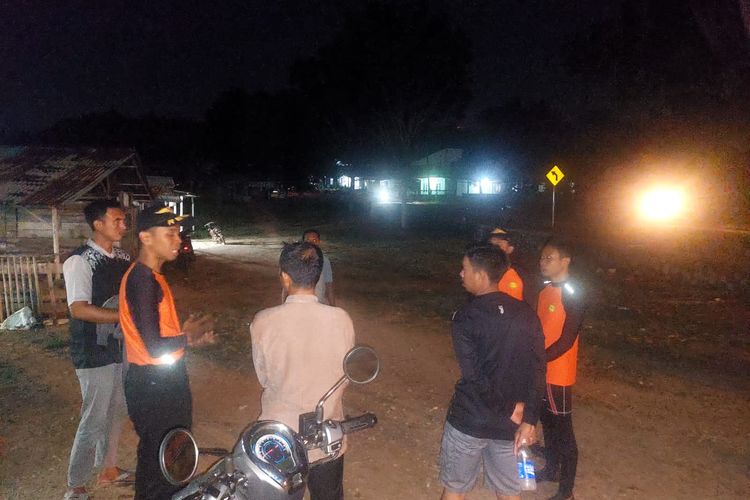 Tim SAR gabungan saat persiapan pencarian di wilayah Mentok, Bangka Barat, Rabu (27/9/2023) malam.
