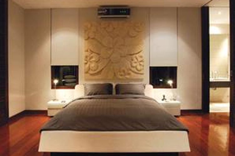 Lampu dan gorden di tiap ruangan dapat diatur secara otomatis dengan remote control.