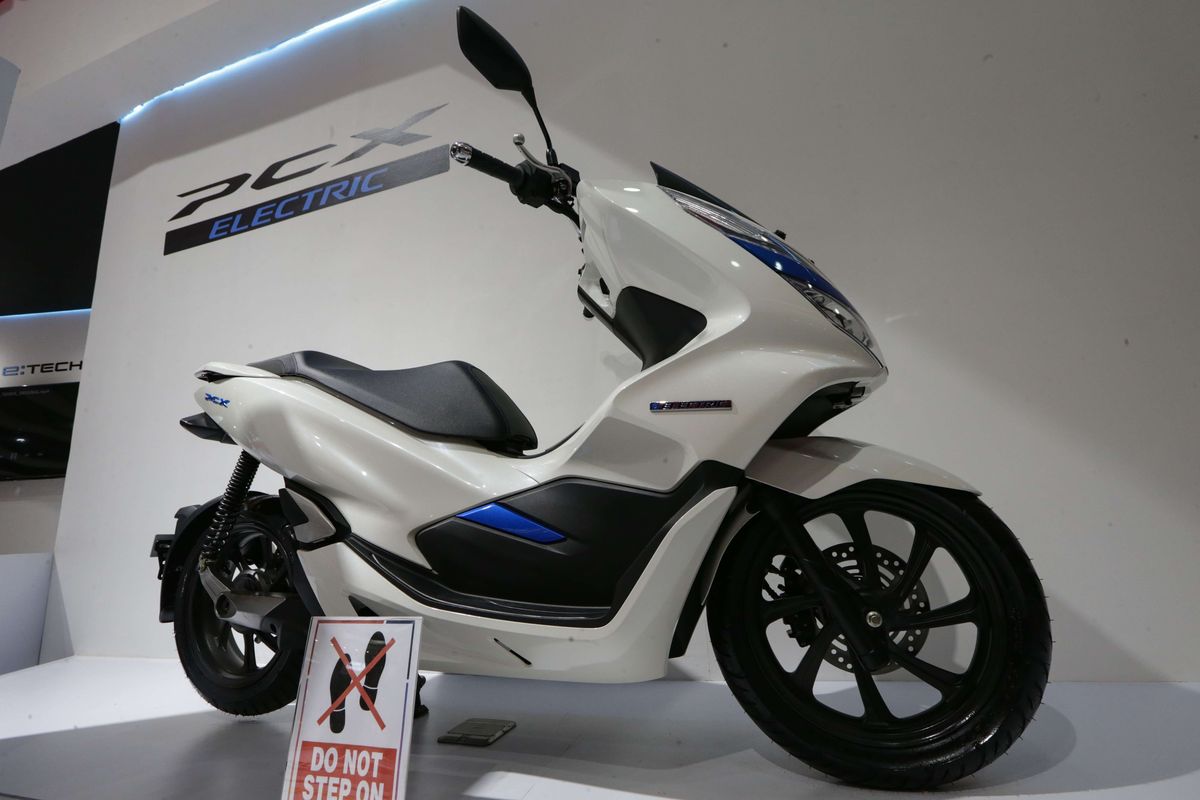 Foto stok: Honda PCX Electric