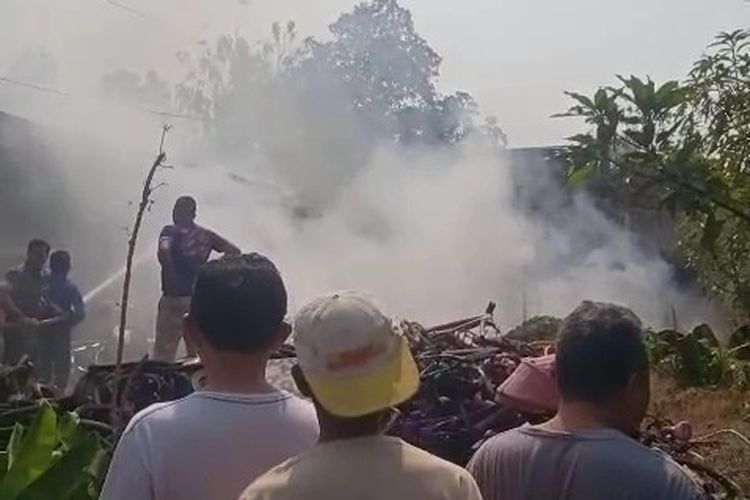 Kebakaran Hanguskan Gudang Toko Sepeda di Gunungkidul, Satu Karyawan Terluka