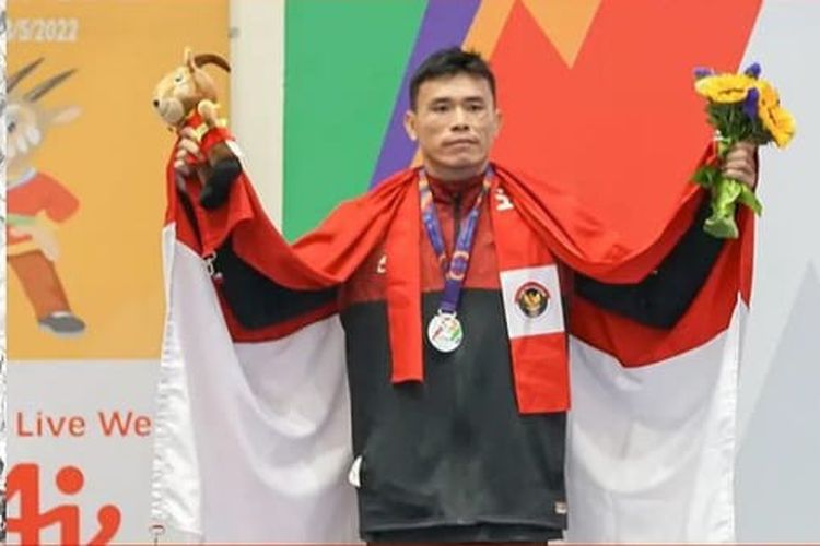 Puja Riyaya, peraih medali perak Wushu Sanda kelas 70kg dalam kompetisi SEA Games 2021 di Vietnam (Dok. Instagram @timindonesiaofficial)