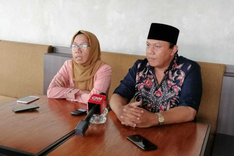 Juru bicara keluarga MSA, Ummul Choironi saat menggelar jumpa pers di Surabaya, Selasa (28/1/2020).