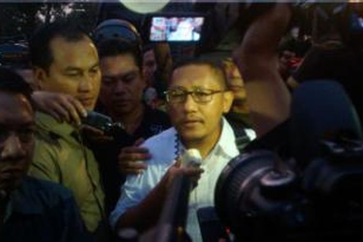 Mantan Ketua Umum Partai Demokrat, Anas Urbaningrum memberikan pernyataan sesaat setelah tiba di Lapas Sukamiskin, Kota Bandung, Rabu (17/6/2015).