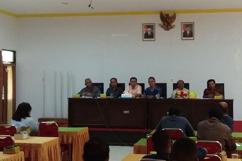 Mesin Rusak, Kapal Pengangkut Surat Suara Tertahan di Pelabuhan Reo