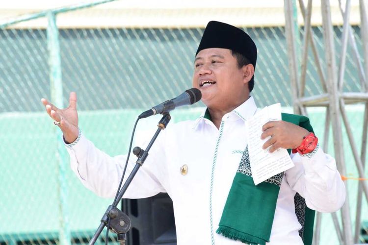 Wakil Gubernur Jawa Barat Uu Ruzhanul Ulum saat menghadiri peringatan Isra Miraj di Pondok Pesantren Assalafiyah 2 di Kecamatan Cibiuk Kabupaten Garut, Minggu (15/03/2020)