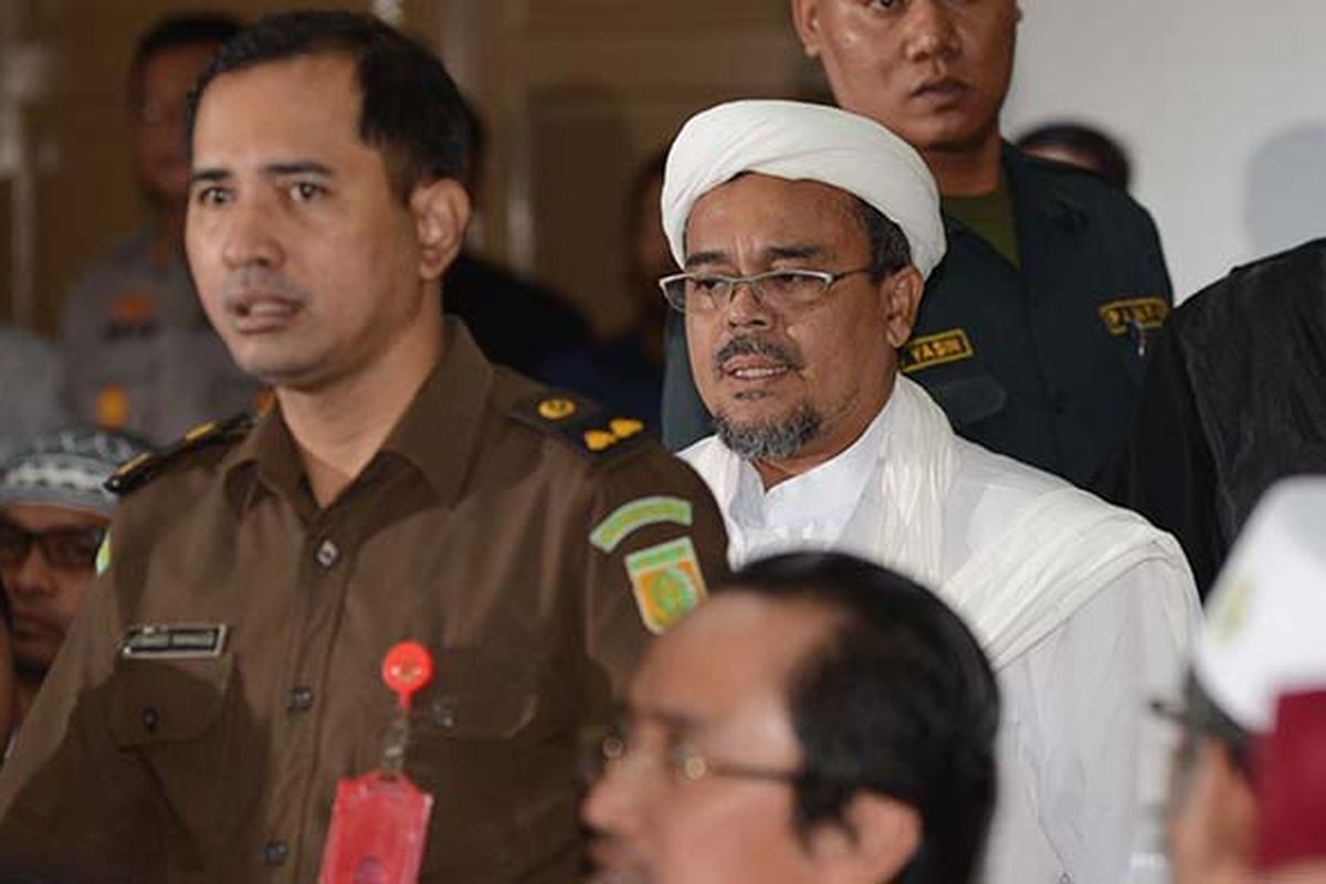 Pimpinan FPI Rizieq Shihab menjadi saksi dalam sidang kasus dugaan penodaan agama dengan terdakwa Gubernur DKI Jakarta Basuki Tjahaja Purnama (Ahok) yang digelar PN Jakarta Utara di Auditorium Kementerian Pertanian, Jakarta, Selasa (28/2/2017). Jaksa Penuntut Umum menghadirkan dua saksi ahli yaitu Rizieq Shihab dan Ahli Hukum Pidana Abdul Chair Ramadhan.