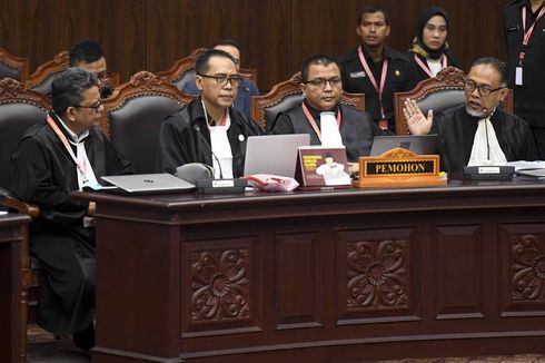 Tim Hukum Langsung Laporkan Putusan MK kepada Prabowo-Sandi