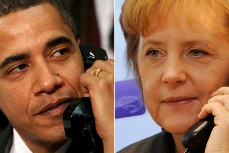 Presiden AS Barack Obama dan Ibu Negara Michelle Obama berbicara lewat sambungan telepon dengan Kanselir Jerman Angela Merkel dan suaminya, Joachim Sauer, Kamis (19/1/2017).