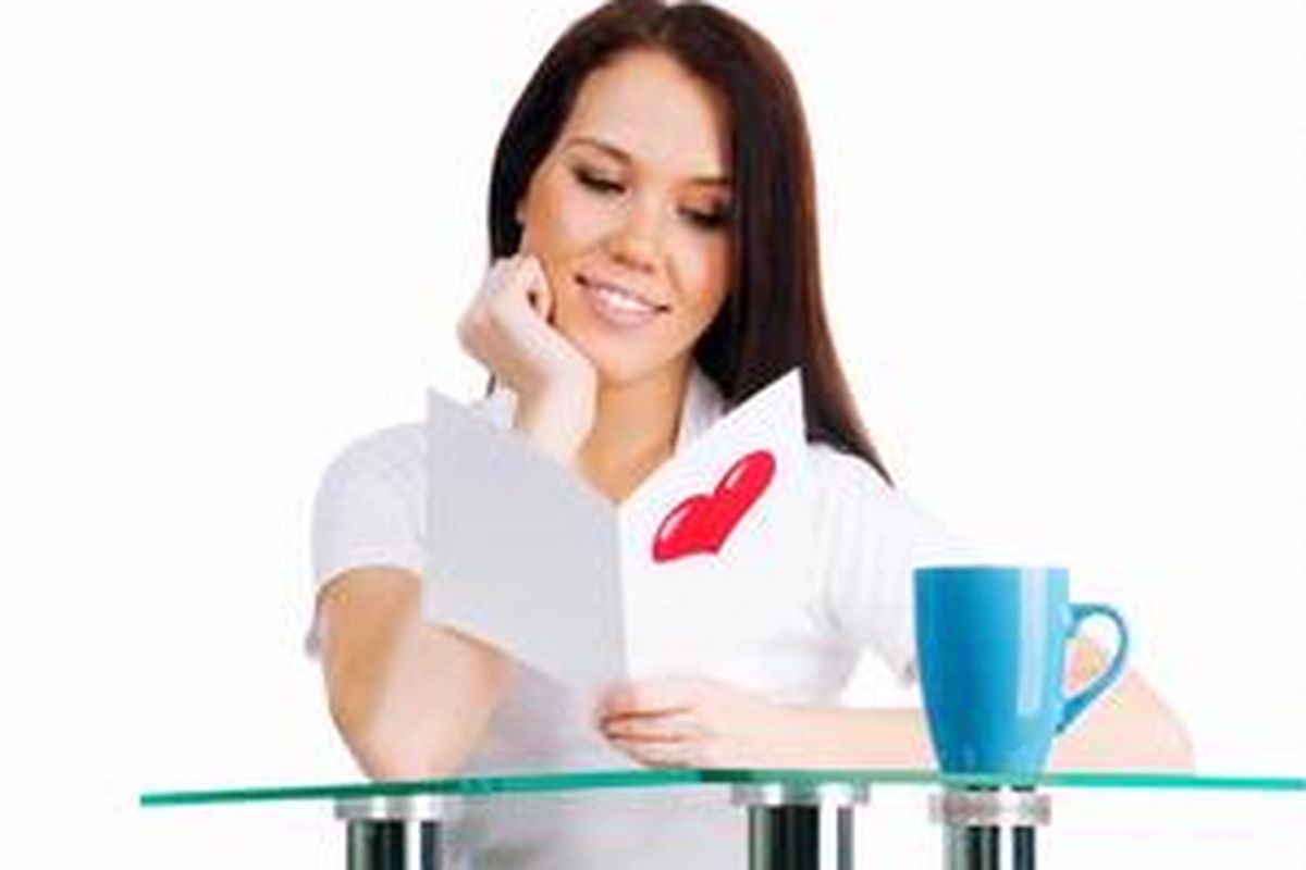 Menerima surat cinta lebih mendebarkan dan membahagiakan dibandingkan komunikasi instan melalui telepon atau SMS singkat.