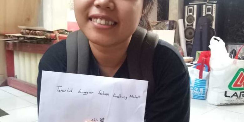 Cerita Elisabet Perawat Yang Rela Berikan Gaji Untuk Warga Terdampak Corona Halaman All Kompas Com