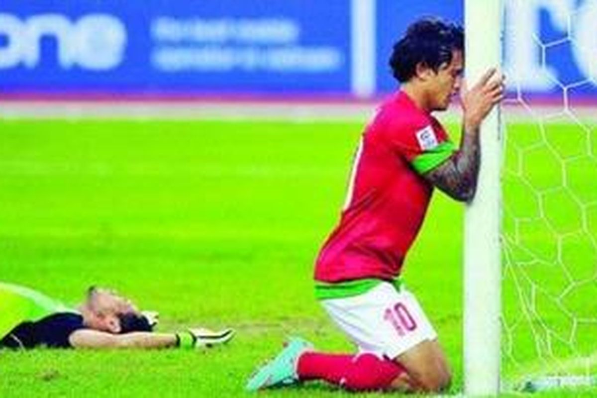 Irfan Bachdim ketika membela Indonesia di Piala AFF 2012. Kubu Persema Malang mengakui menunggak gaji Irfan yang kini tengah kesulitan memproses transfernya ke klub Thailand, Chonburi FC.