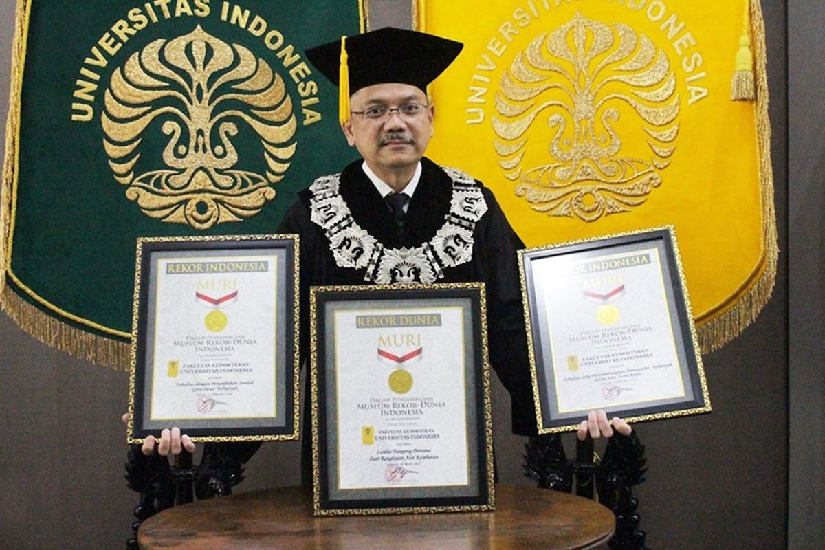 Universitas Indonesia (UI) tengah melakukan seleksi pemilihan calon rektor periode 2024-2029. Salah satu nama yang masuk dalam bursa tersebut adalah Prof. Dr. dr. H. Ari Fahrial Syam, SpPD-KGEH, MMB, FINASIM, FACP, Dekan Fakultas Kedokteran UI (FKUI). Saat ini, Panitia Penjaringan dan Penyaringan Calon Rektor (P3CR) menetapkan 7 kandidat rektor UI, dari berbagai fakultas. 