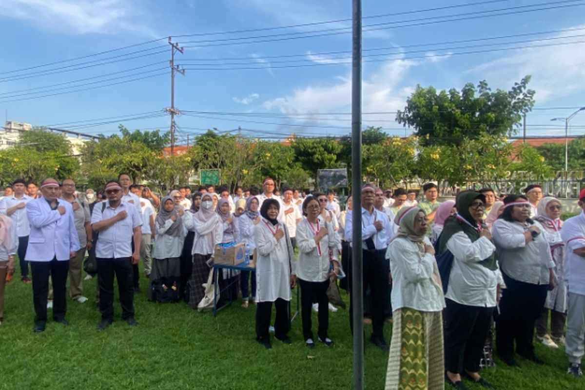 FK Unair saat aksi prihatin kebijakan kedokteran, Selasa (20/5/2025).