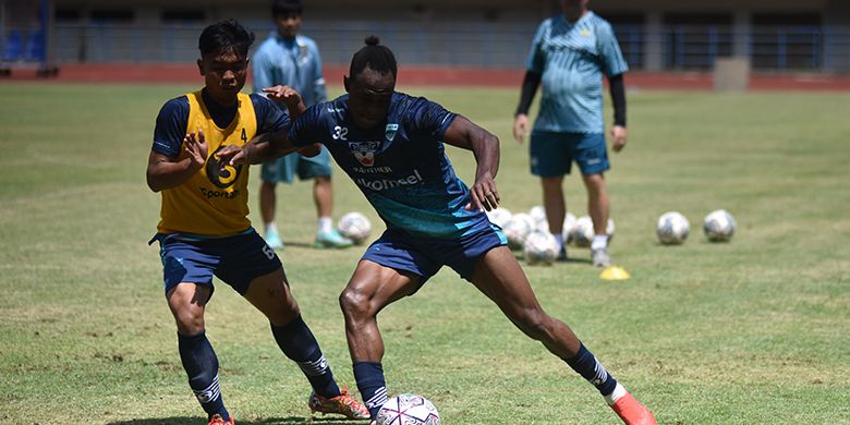 Info Terkini, Victor Igbonefo Optimistis Persib Bisa Pertahankan Tren Positif di Laga Perdana Kompetisi