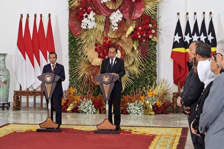 Indonesia's President Joko Widodo (right) and Prime Minister of Timor Leste Taur Matan Ruak (left) speak during a joint press conference at the Bogor Presidential Palace, West Java province, on the outskirts of Jakarta on Monday, February 13, 2023. 