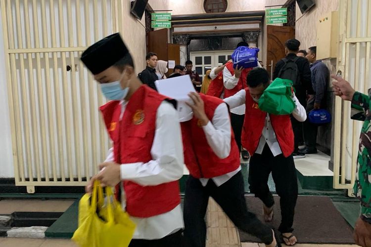 Admin dan Pembantu Pesta Gay 